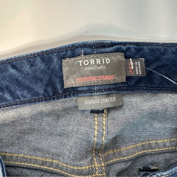 Torrid Boyfriend Vintage Stretch Straight Mid Rise Med Wash  Denim Jeans 24 New - Picture 12 of 14